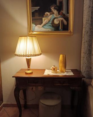 Mobili legno marrone scuro