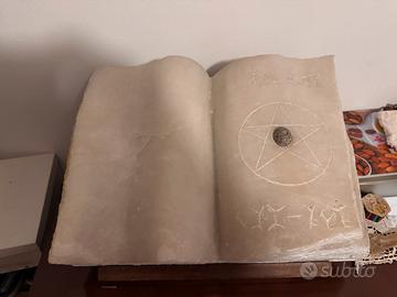 Scultura marmo “Libro con simboli” - Meloniski