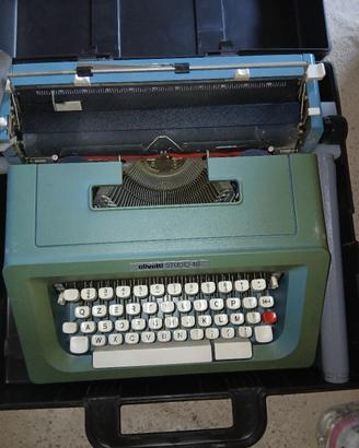 macchina per scrivere olivetti nuova
