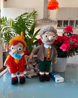 pupazzi con pinocchio e geppetto