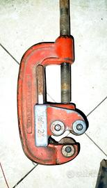 TAGLIA TUBI IN ACCIAIO FORGIATO 