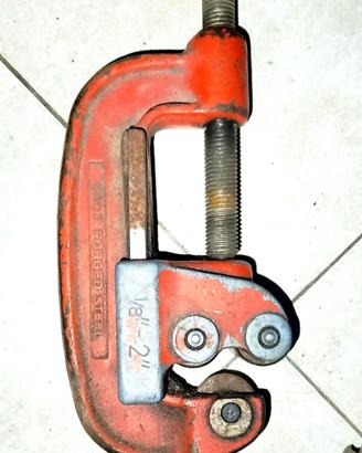 TAGLIA TUBI IN ACCIAIO FORGIATO 