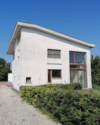 Villa di 350 m² con più di 5 locali e box auto dop