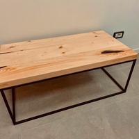 Tavolino da caffè in legno e ferro