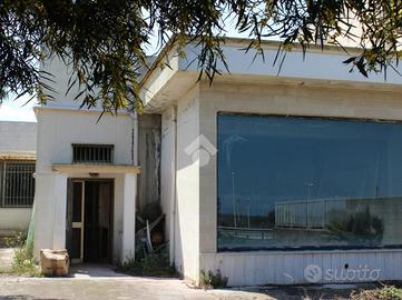 4 LOCALI A POLIGNANO A MARE