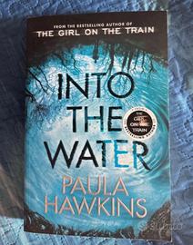 Libro thriller “Into the Water” Paula Hawkins