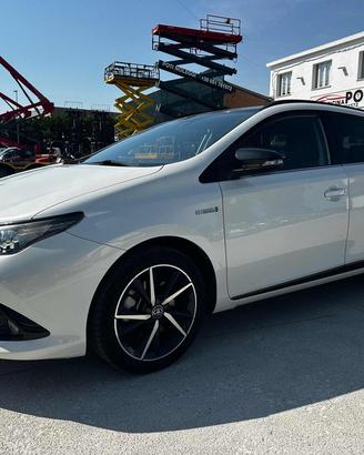 TOYOTA Auris Touring Sports 1.8 Hybrid Black Edi