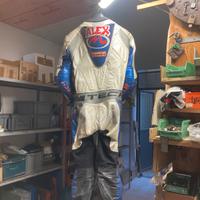 Tuta integrale e stivale moto pelle