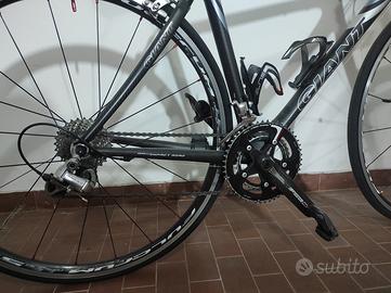 Bici da strada in carbonio