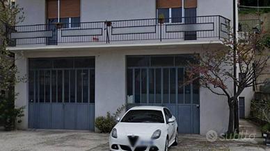 Box / Garage di 113 m² a Atessa