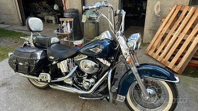 Harley softail HERITAGE gomme bianche Chicano