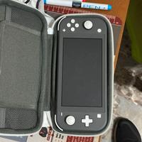 Nintendo Switch Lite grigia con custodia 