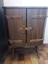 Mobiletto rustico in legno massello con an