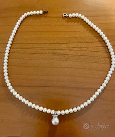 Collana con perle e ciondolo