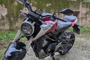 Honda cb-125 r (2020)