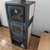 Stufa a legna con forno