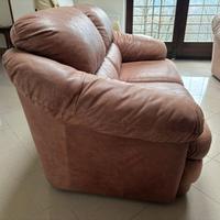 Divano in Pelle Elegante e Confortevole