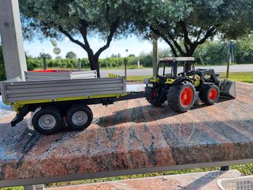 Modellini BRUDER Valtra; John Deere; Claas; Linde.