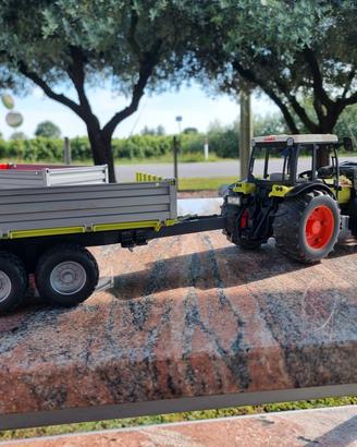 Modellini BRUDER Valtra; John Deere; Claas; Linde.