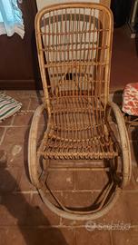 Sedia a dondolo in vimini vintage