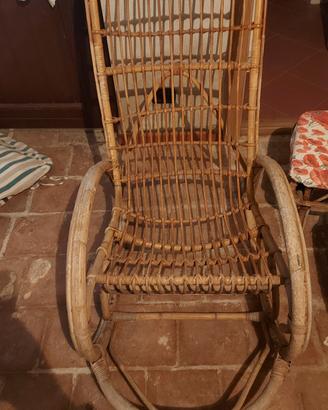 Sedia a dondolo in vimini vintage