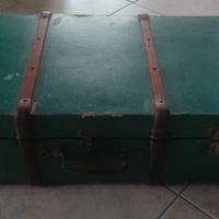 Antica valigia in cartone