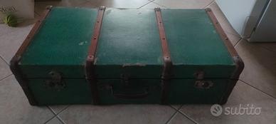 Antica valigia in cartone