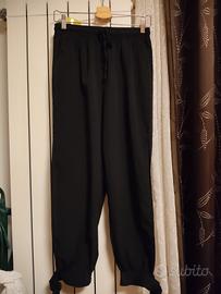 Pantaloni con apertura laterale 