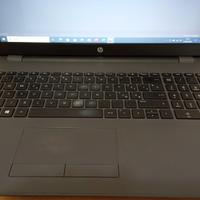 Notebook HP 250 G6 con SSD 256 GB e 12 RAM Intel