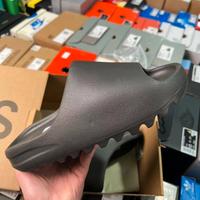 yeezy slides tutte taglie disponibile 