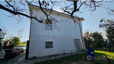 Villa di 150 m² con 5 locali e box auto a Sassuolo