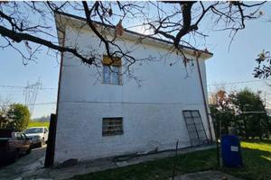 Villa di 150 m² con 5 locali e box auto a Sassuolo