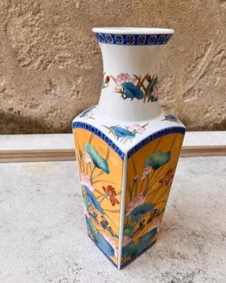 Vaso in porcellana vintage