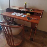 Scrivania più sedia