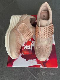 Sneakers laminate nudo con velcro e zeppa Xti n 36