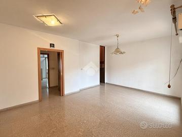 VILLA A SCHIERA A FOLIGNANO