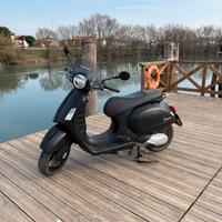 Vespa 300 gts edizione limitata notte
