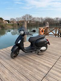 Vespa 300 gts edizione limitata notte
