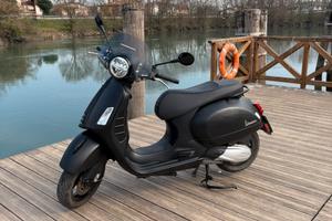 Vespa 300 gts edizione limitata notte
