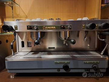 Macchina caffè con macinatore professionale