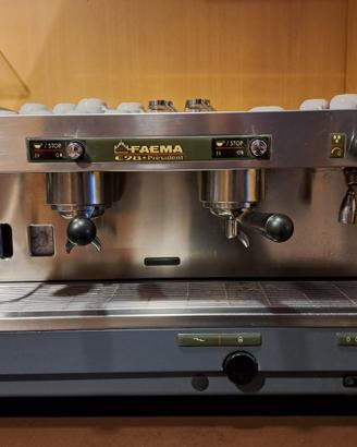 Macchina caffè con macinatore professionale