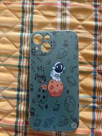 Cover iPhone 13 con disegno astronauta
