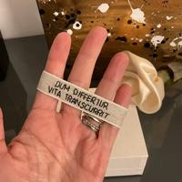 Bracciale con scritta ricamata personalizzabile