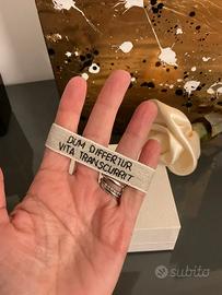 Bracciale con scritta ricamata personalizzabile