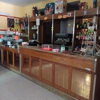 bancone bar  2.50 metri e retrobar 5.50