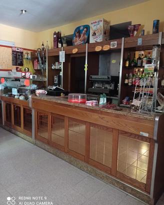 bancone bar  2.50 metri e retrobar 5.50