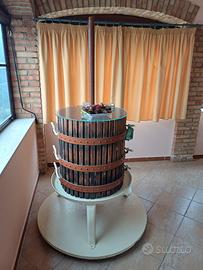 torchio per il vino ristrutturato da esposizione 