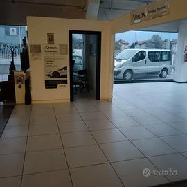 Vetrine e spazio commerciale