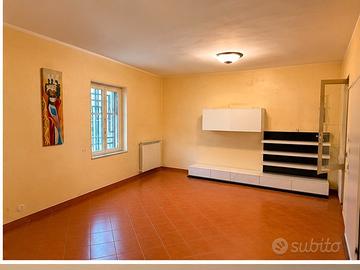 Villa 7 vani con spazio esterno - curti