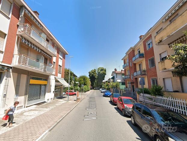 Bilocale arredato con terrazzino e box - Piacenza